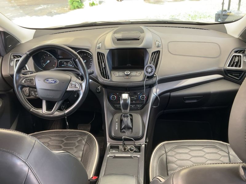 Ford Kuga 2.0 TDCi Vignale — zdjęcie 12