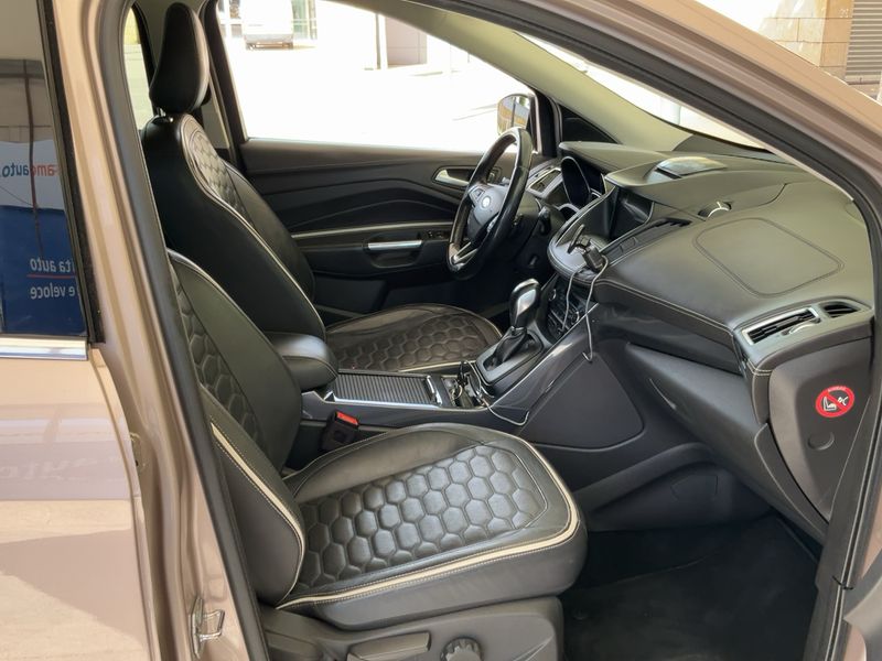 Ford Kuga 2.0 TDCi Vignale — zdjęcie 11