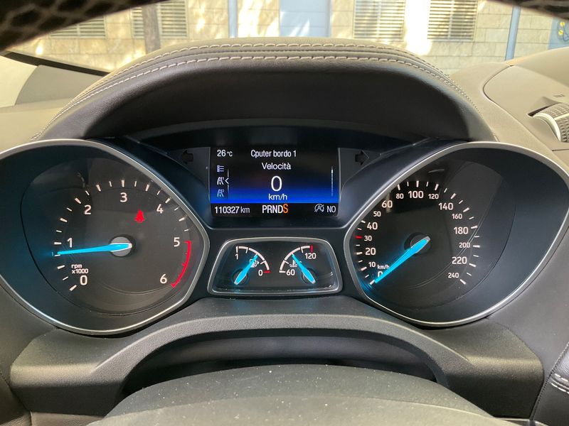 Ford Kuga 2.0 TDCi Vignale — zdjęcie 13