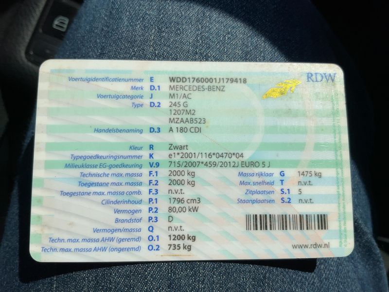 Mercedes-Benz A-Klasse A 180 CDI BlueEfficiency AMG Sport — zdjęcie 15