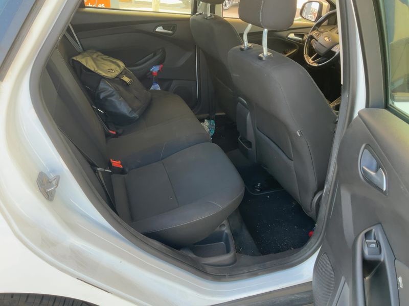 Ford Focus 1.5 TDCi Business 2017 – снимка 19