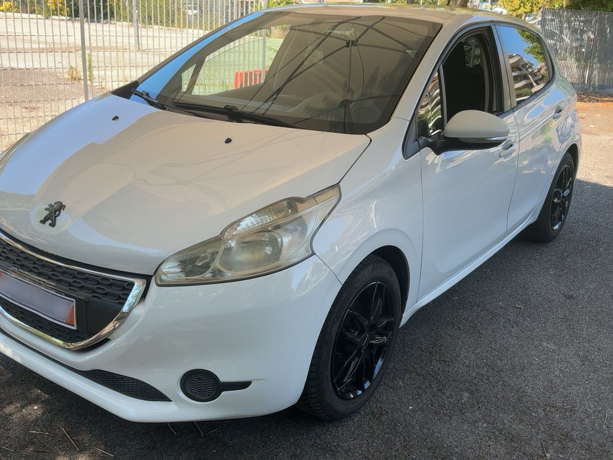 Peugeot 208 2014