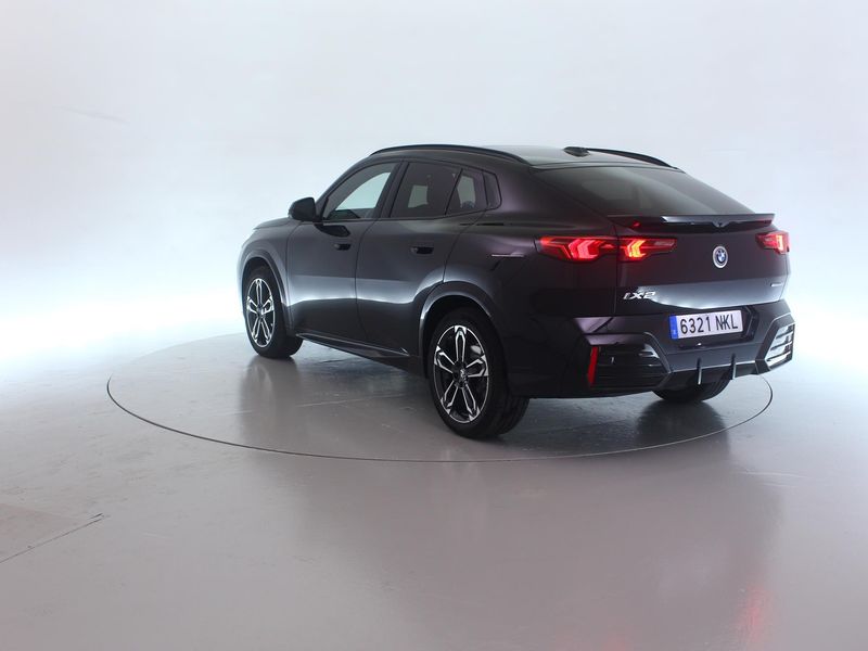 BMW iX2 eDrive20 M Sport — zdjęcie 6