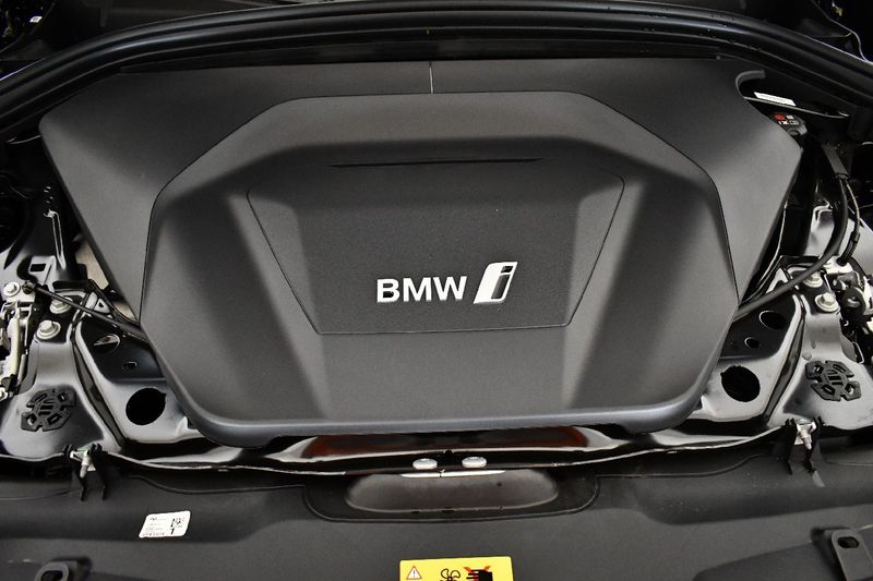 BMW iX2 eDrive20 M Sport — zdjęcie 8