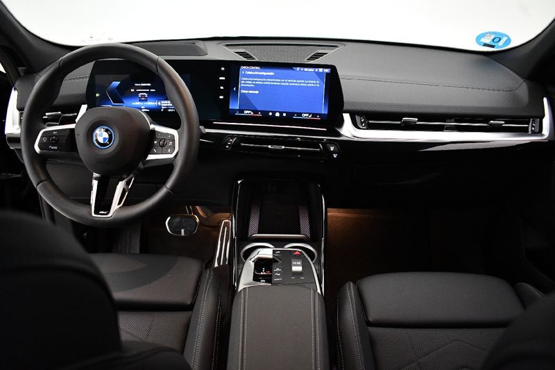BMW iX2 eDrive20 M Sport — zdjęcie 11