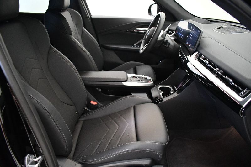 BMW iX2 eDrive20 M Sport — zdjęcie 10