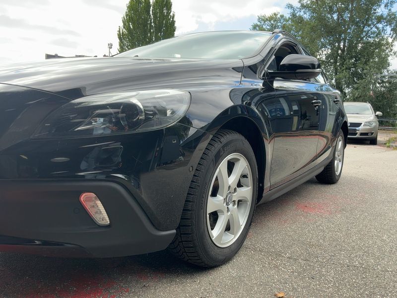 Volvo V40 Cross Country 1.6 D2 Momentum — zdjęcie 2