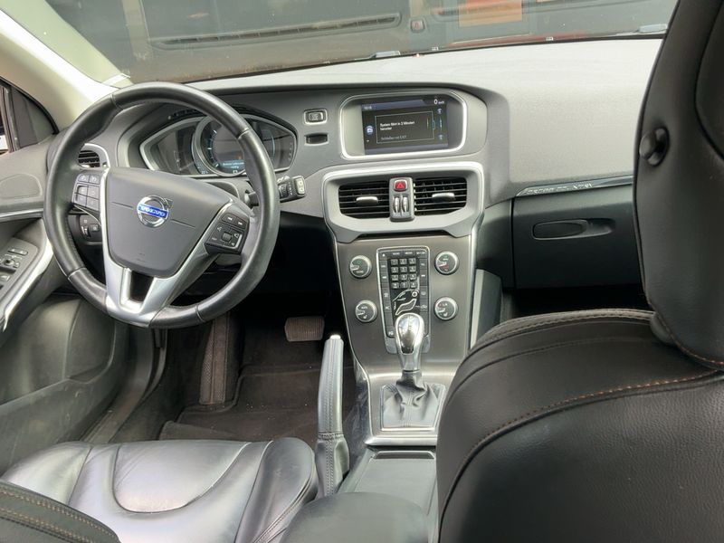 Volvo V40 Cross Country 1.6 D2 Momentum — zdjęcie 12