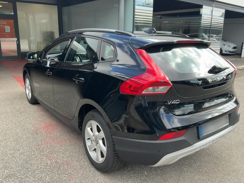 Volvo V40 Cross Country 1.6 D2 Momentum — zdjęcie 3