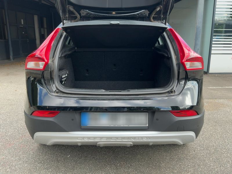 Volvo V40 Cross Country 1.6 D2 Momentum — zdjęcie 10