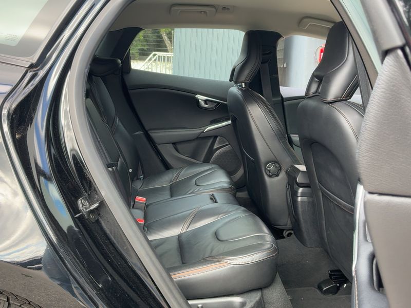 Volvo V40 Cross Country 1.6 D2 Momentum — zdjęcie 14