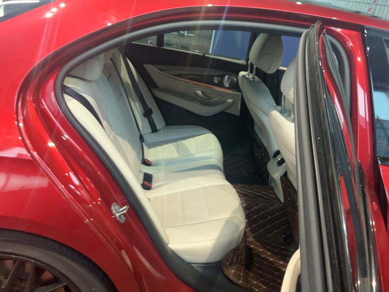 Mercedes-Benz E-Klasse E 63 AMG S 4Matic — zdjęcie 14