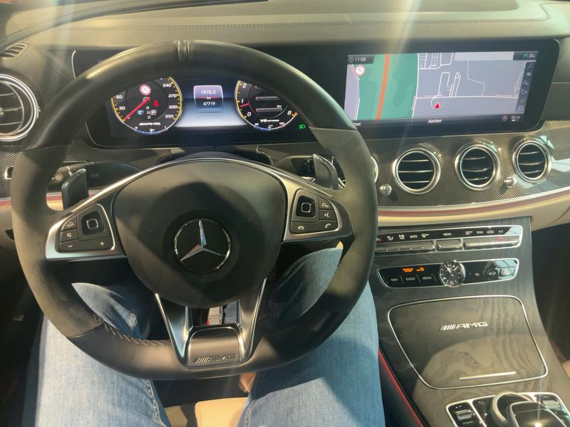 Mercedes-Benz E-Klasse E 63 AMG S 4Matic — zdjęcie 12