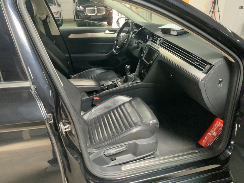 Volkswagen Passat 2.0 TDI Highline BlueMotion Tech 2015 – снимка 17