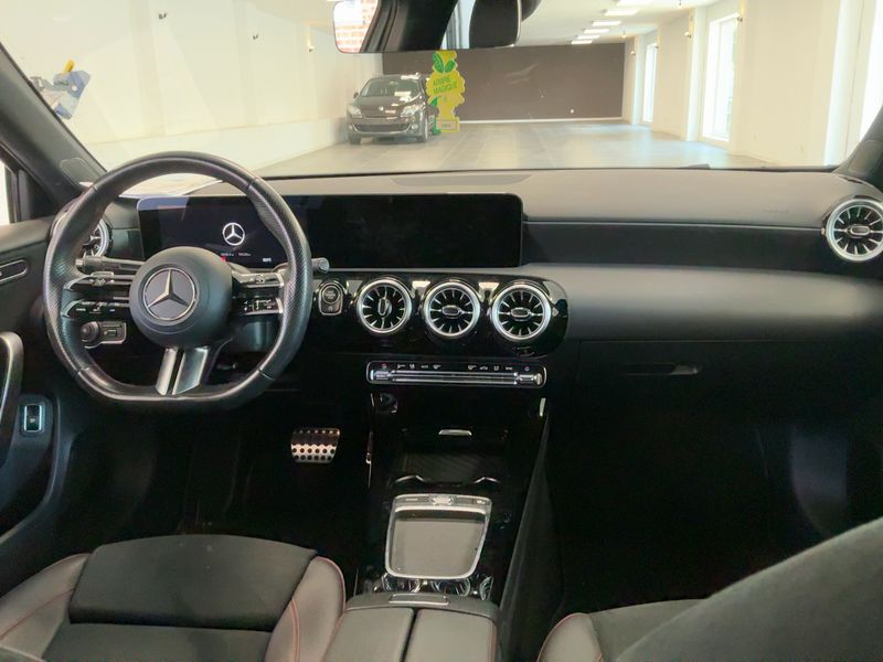 Mercedes-Benz A-Klasse Limousine A 200 d AMG Line — zdjęcie 12