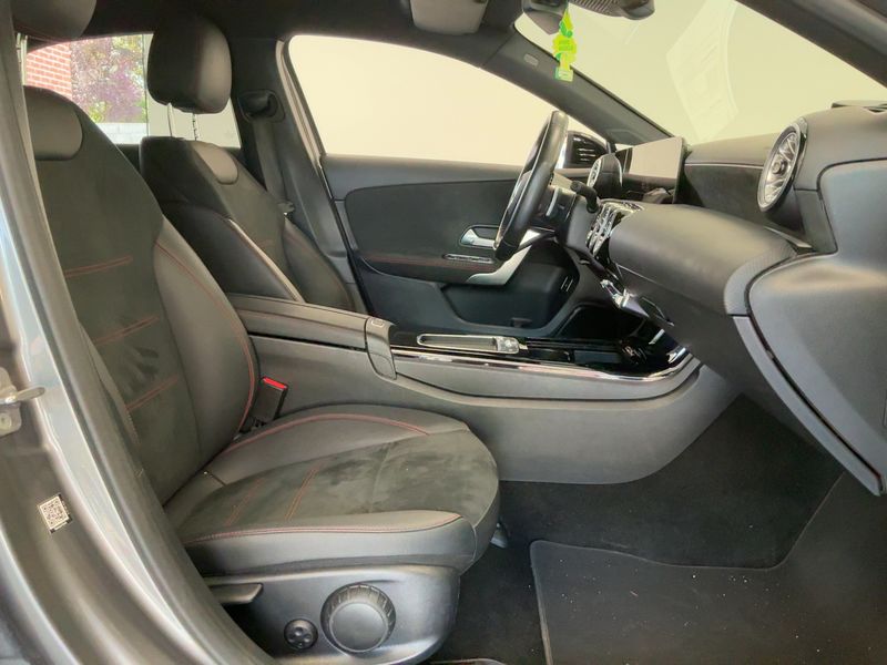 Mercedes-Benz A-Klasse Limousine A 200 d AMG Line — zdjęcie 11