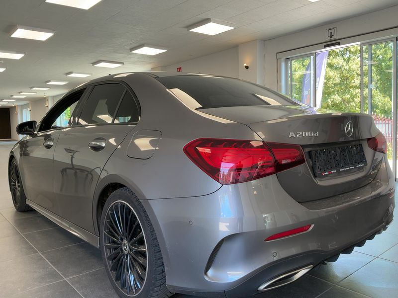 Mercedes-Benz A-Klasse Limousine A 200 d AMG Line — zdjęcie 3