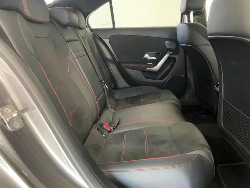 Mercedes-Benz A-Klasse Limousine A 200 d AMG Line — zdjęcie 14