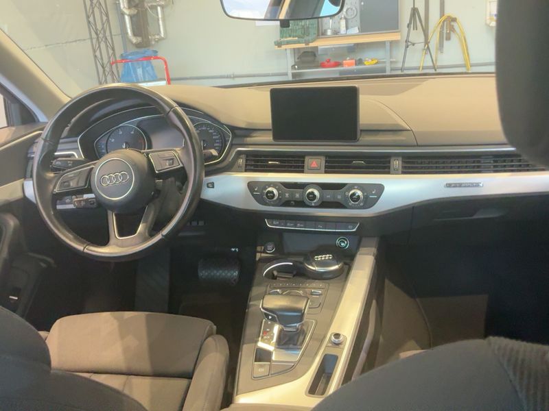 Audi A4 2.0 TDI quattro Sport — zdjęcie 12
