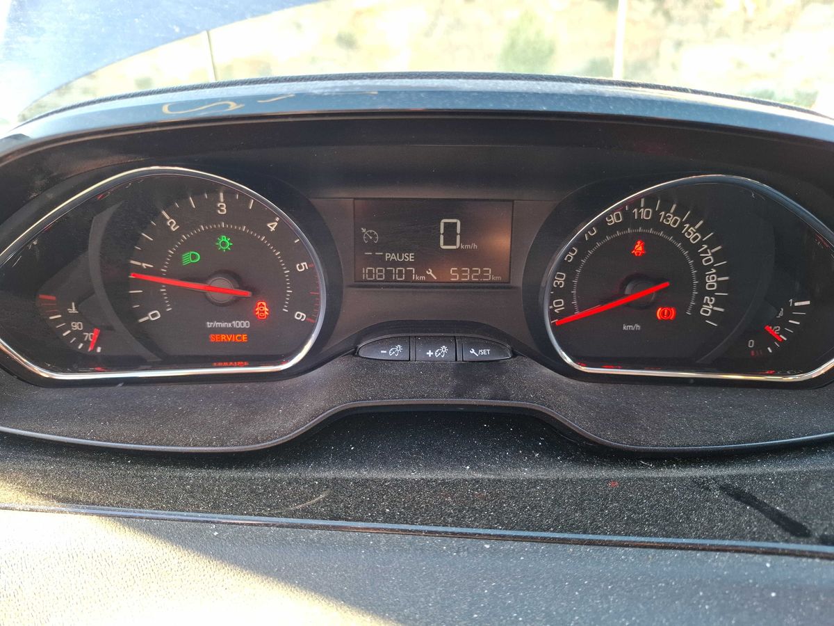 Peugeot 208 2015 — photo 13