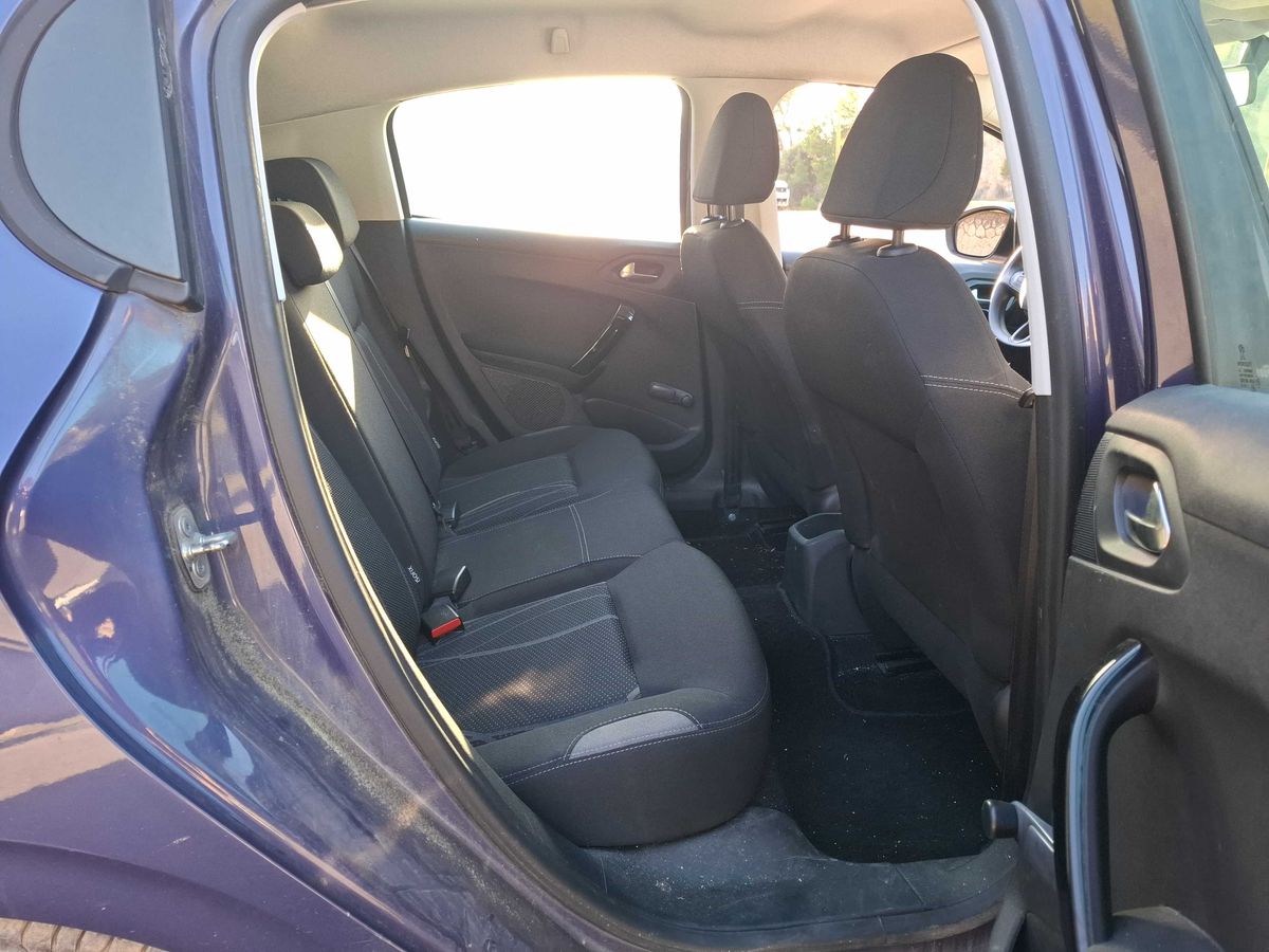 Peugeot 208 2015 — photo 14