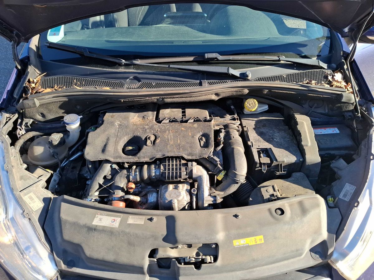Peugeot 208 2015 — photo 9