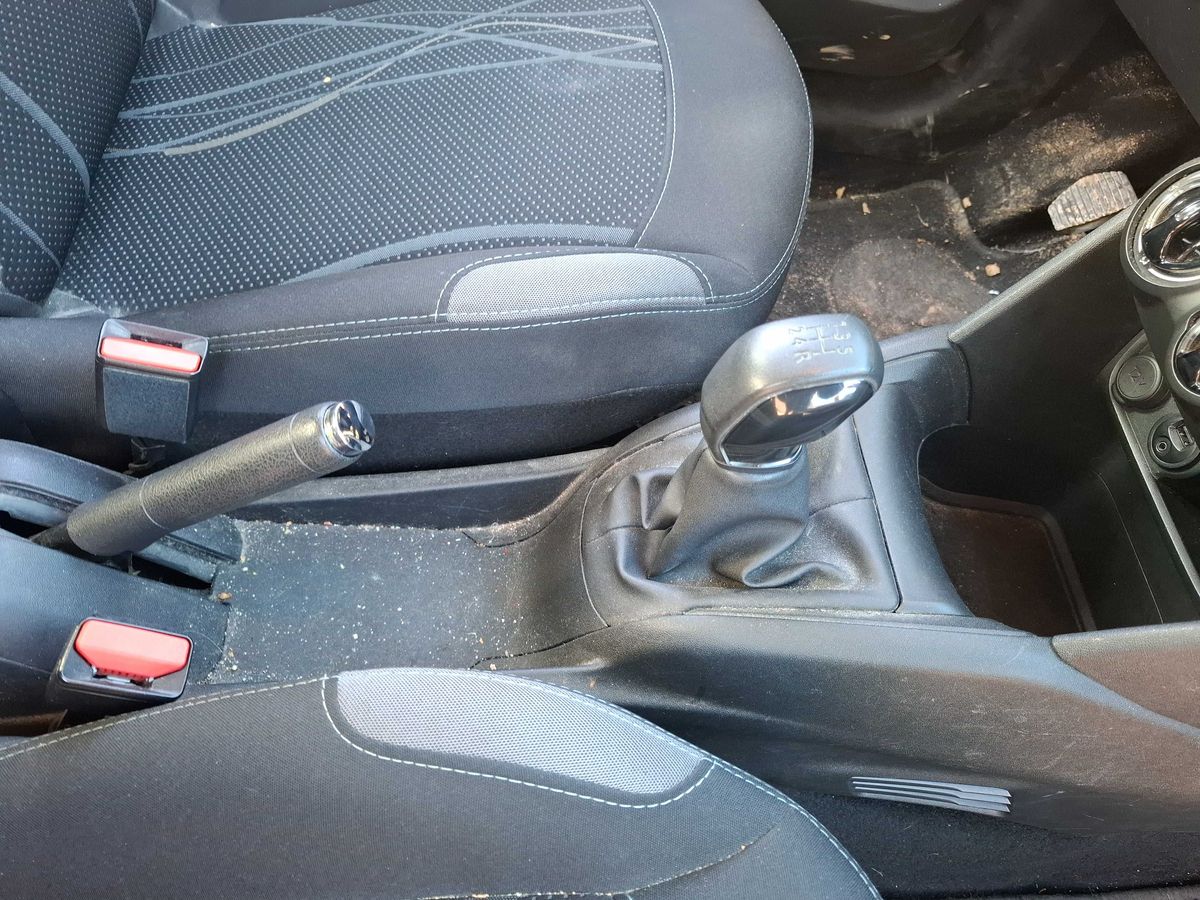 Peugeot 208 2015 — photo 45