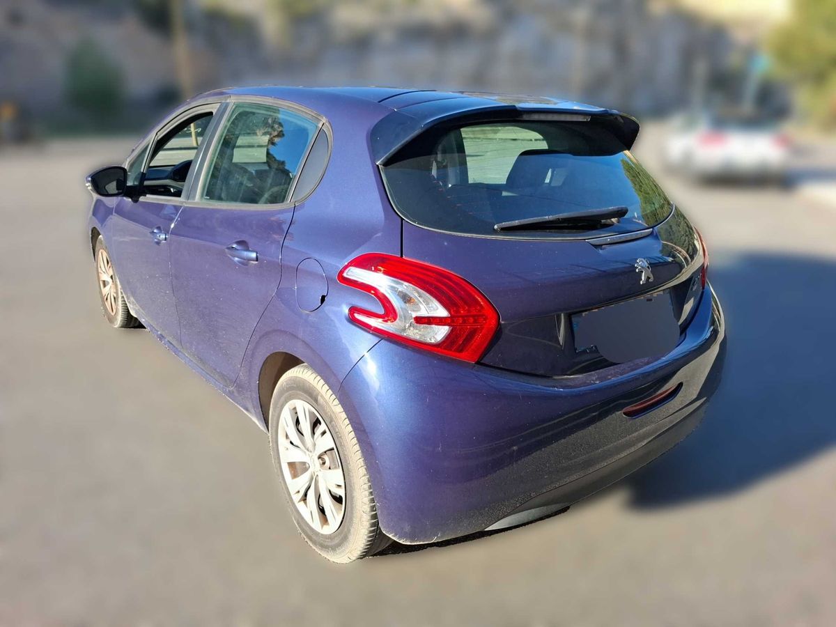 Peugeot 208 2015 — photo 4