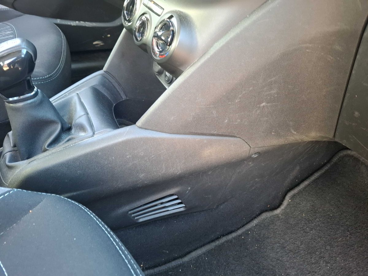 Peugeot 208 2015 — photo 44