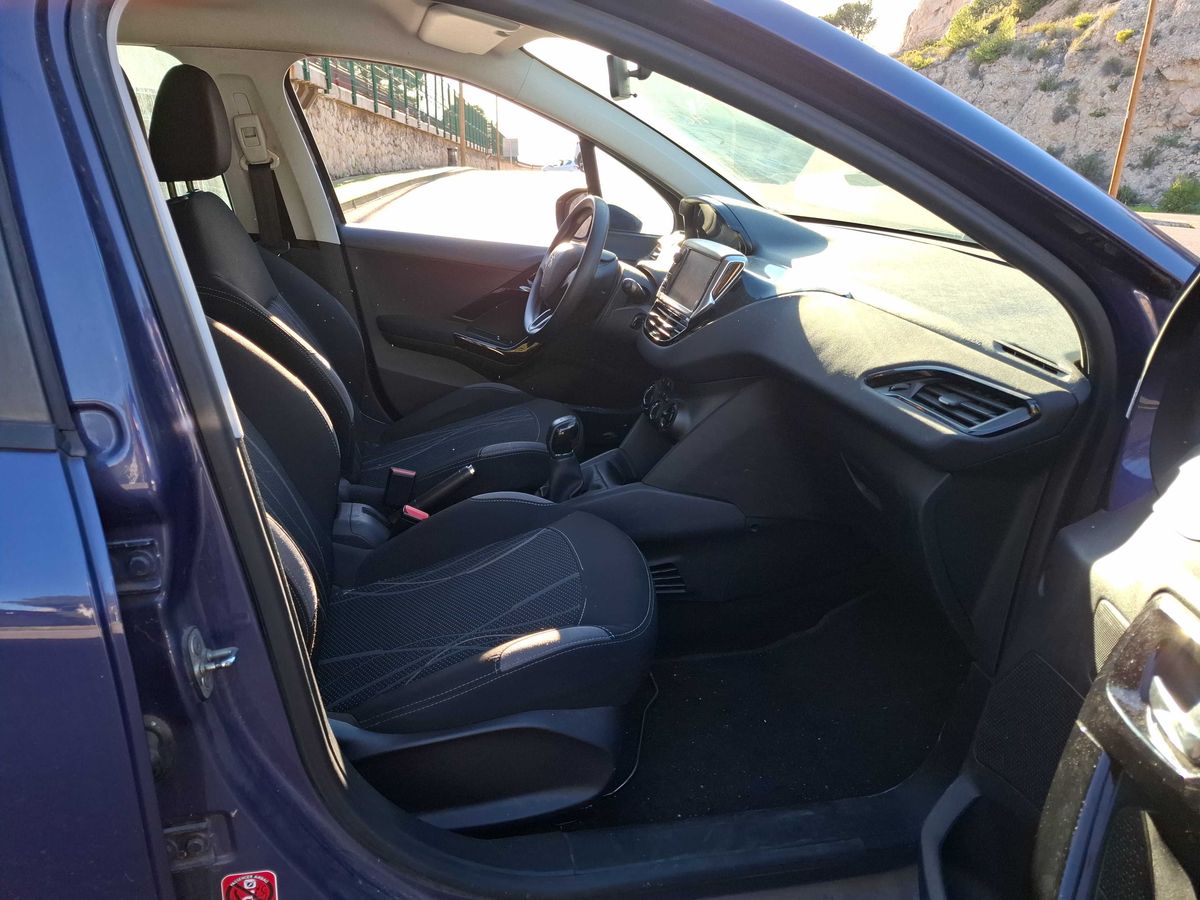 Peugeot 208 2015 — photo 11