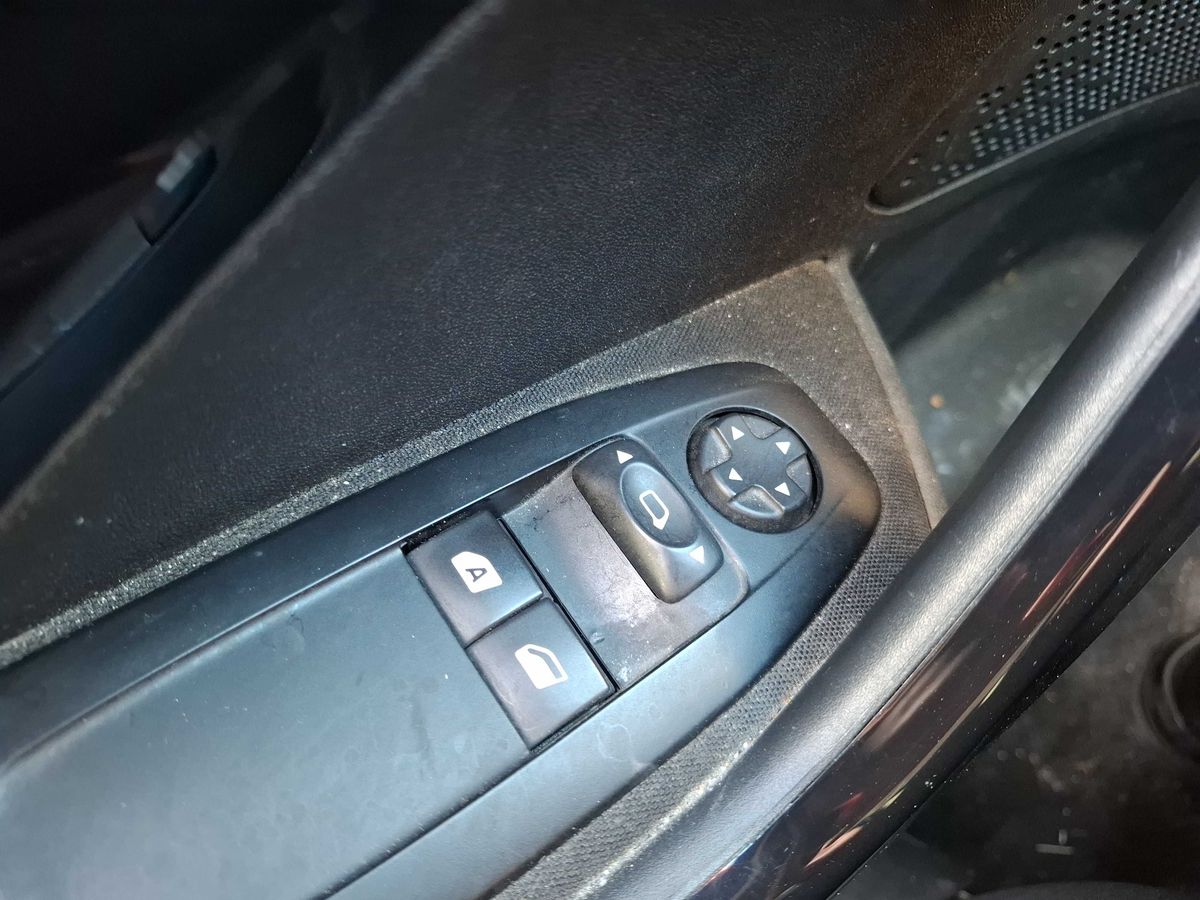Peugeot 208 2015 — photo 91