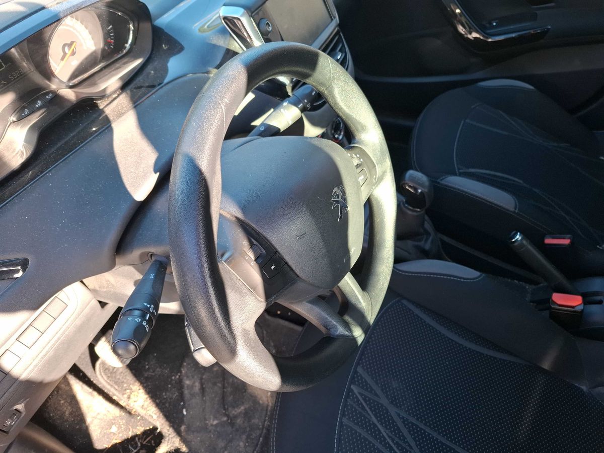 Peugeot 208 2015 — photo 63