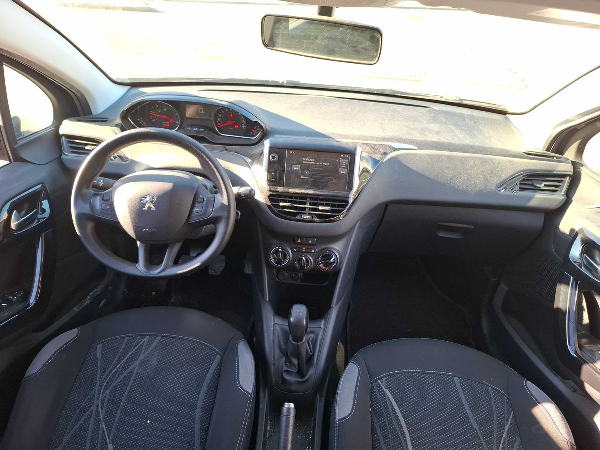 Peugeot 208 2015 — photo 12