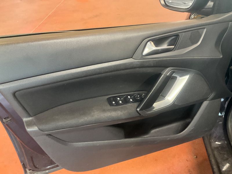Peugeot 308 1.6 Blue-HDi Active Business 2016 – снимка 31