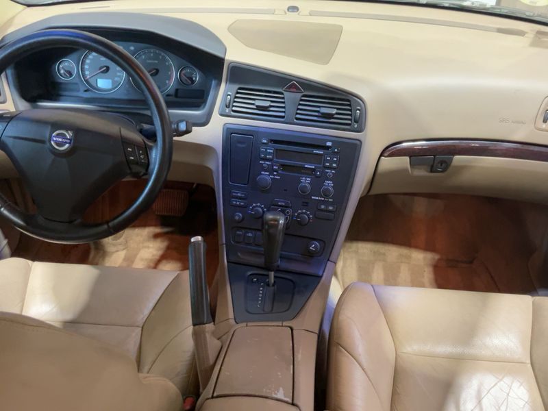 Volvo S60 2.4 — zdjęcie 12