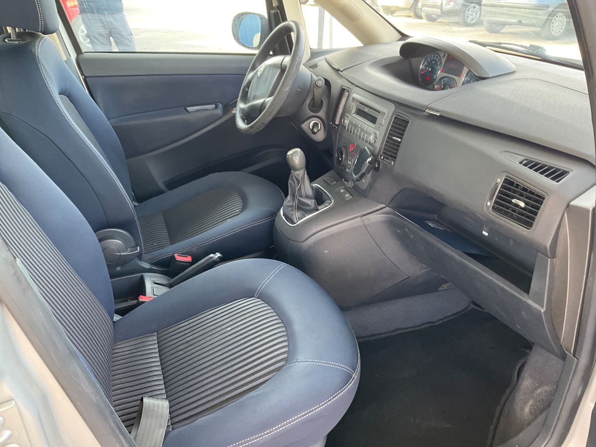 Lancia Musa 2011 — photo 4