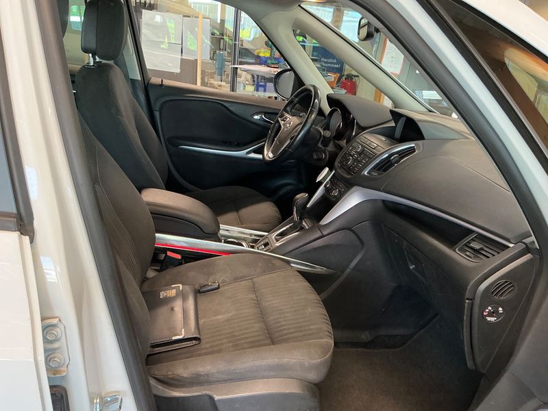Opel Zafira Tourer 2.0 CDTI Edition — zdjęcie 3