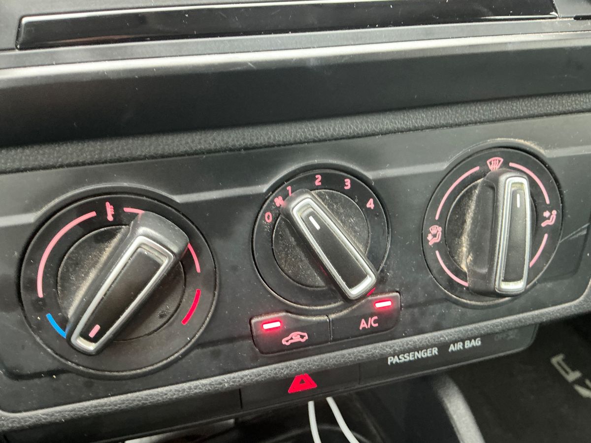 Seat Ibiza 2016 — photo 43