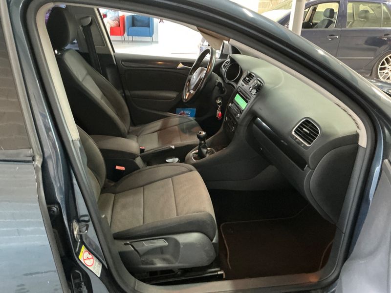 Volkswagen Golf VI 1.6 TDI Comfortline BlueMotion Tech 2011 – снимка 3