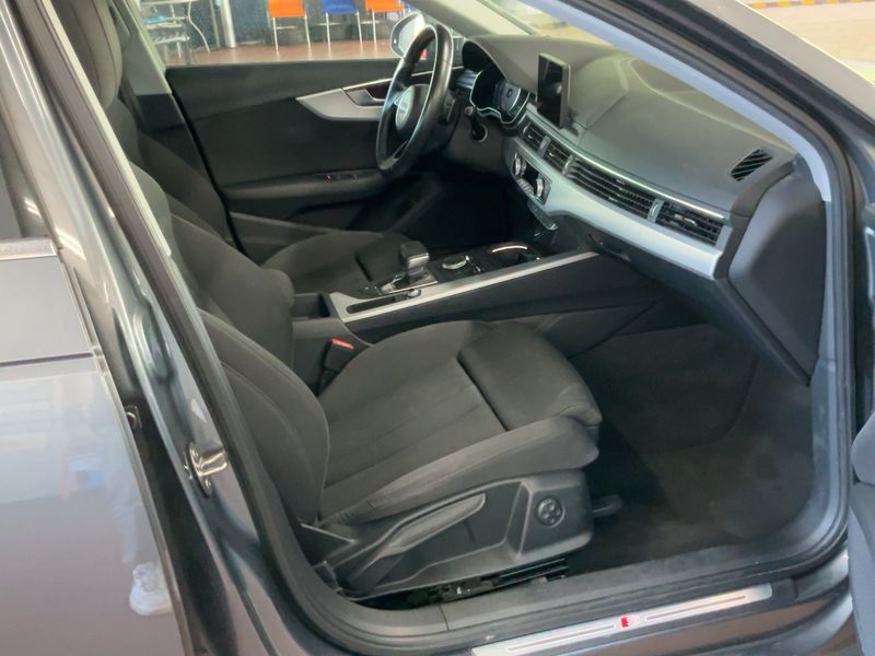 Audi A4 2.0 TDI Sport — zdjęcie 11