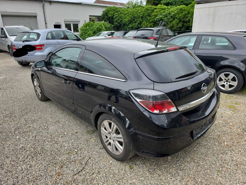 Opel Astra GTC 1.6 Innovation"110 Jahre" — zdjęcie 3