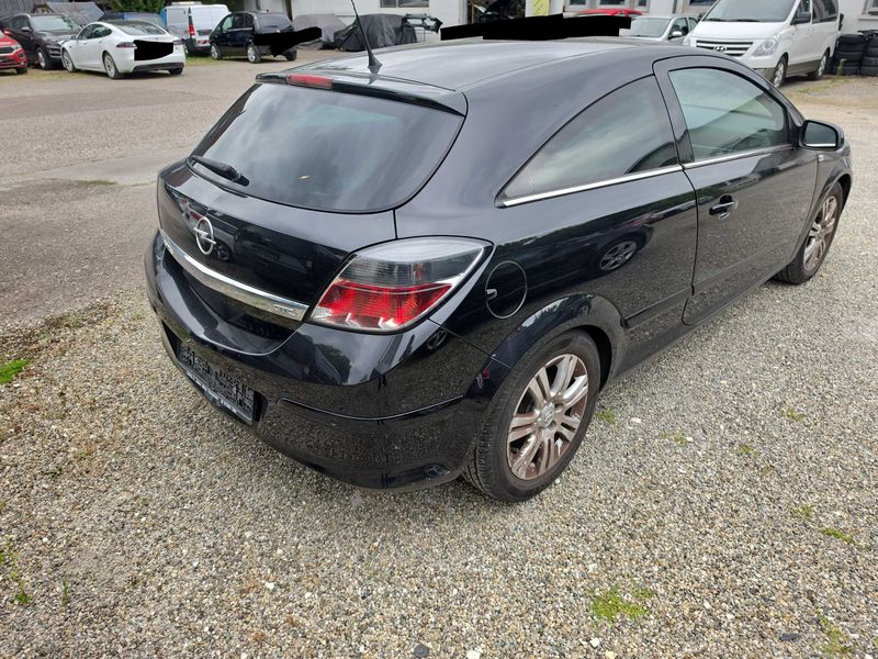 Opel Astra GTC 1.6 Innovation"110 Jahre" — zdjęcie 5