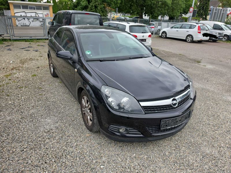 Opel Astra GTC 1.6 Innovation"110 Jahre" — zdjęcie 6