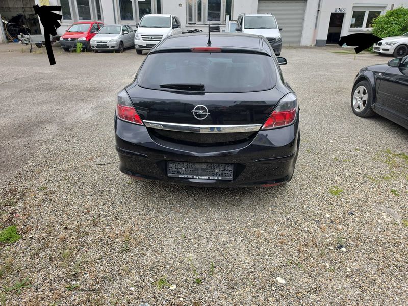 Opel Astra GTC 1.6 Innovation"110 Jahre" — zdjęcie 4