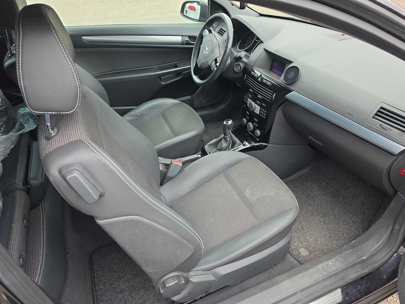 Opel Astra GTC 1.6 Innovation"110 Jahre" — zdjęcie 10