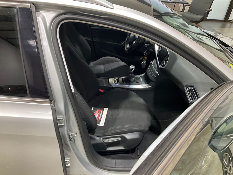 Peugeot 308 1.6 e-HDi Allure — zdjęcie 3