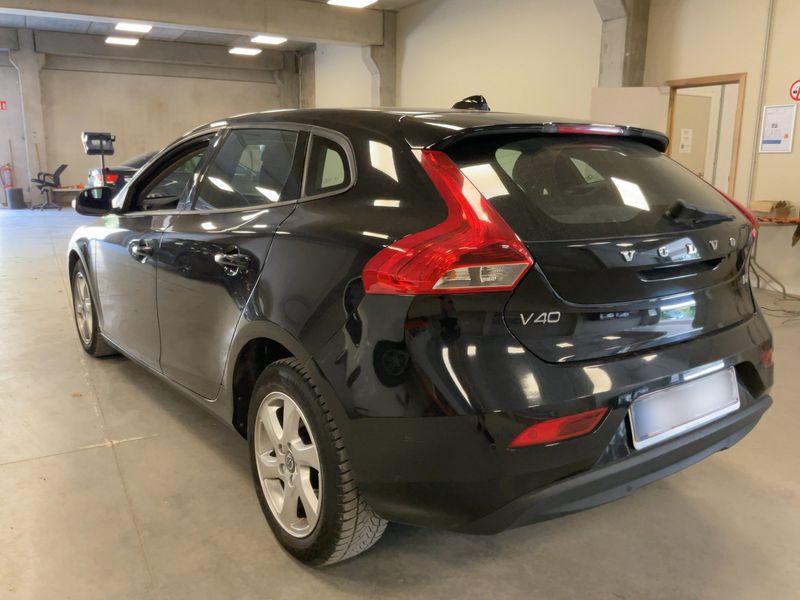 Volvo V40 2.0 D2 Kinetic — zdjęcie 3