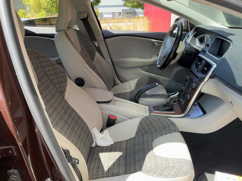 Volvo V40 Cross Country 2.0 D3 Momentum — zdjęcie 11