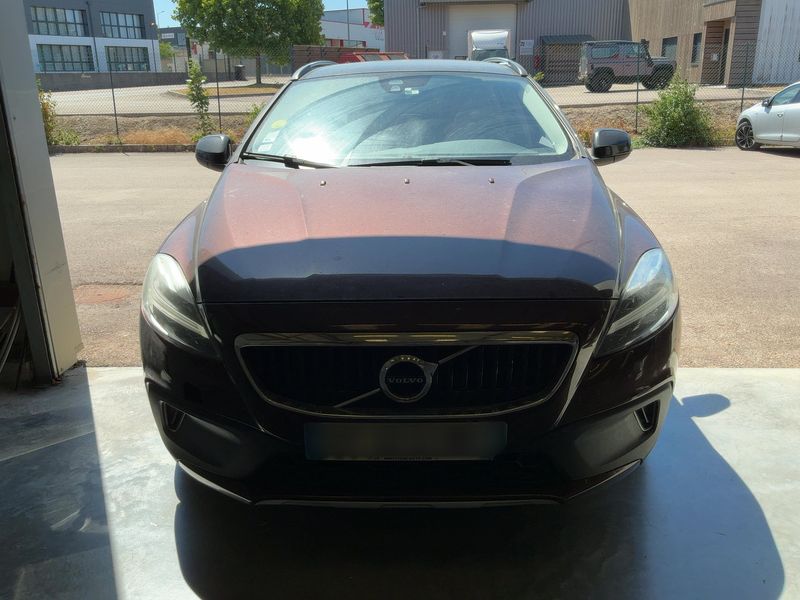 Volvo V40 Cross Country 2.0 D3 Momentum — zdjęcie 9