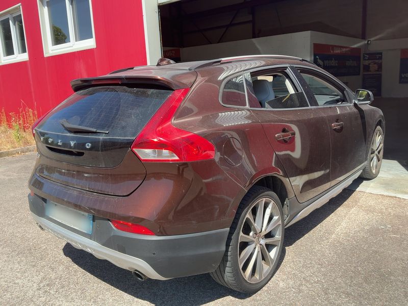 Volvo V40 Cross Country 2.0 D3 Momentum — zdjęcie 6